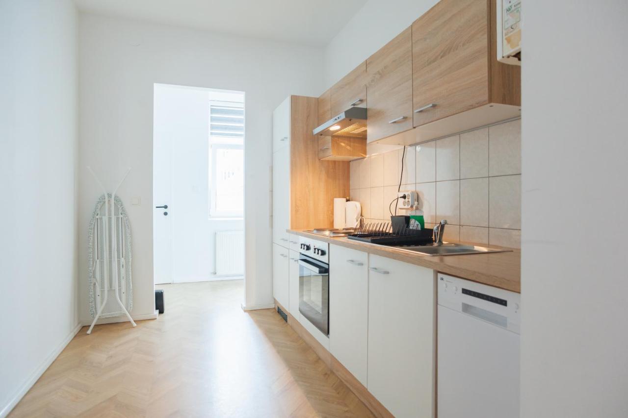 Malfatti Room Oasis With Coworking Space Wina Bagian luar foto