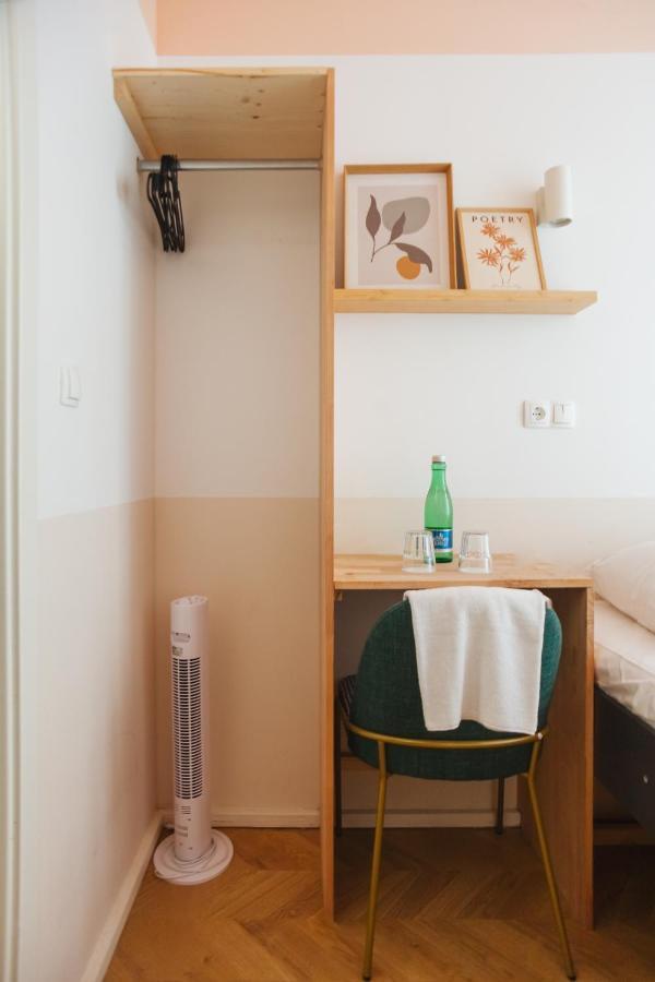 Malfatti Room Oasis With Coworking Space Wina Bagian luar foto